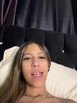 vicky bass  online show from April 9, 1:30 am