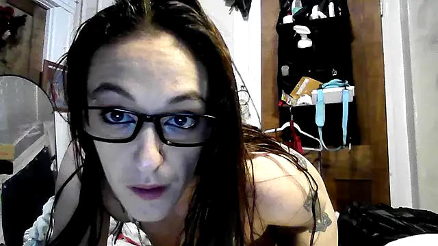 SultryEroticSlut online show from April 15, 5:30 am