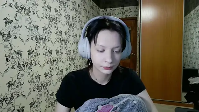 LxayBloom online show from March 23, 1:50 pm