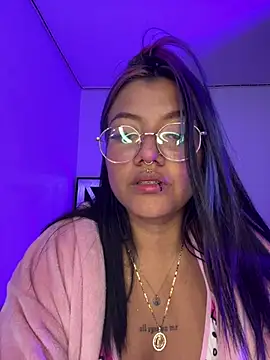 queen of you heart online show from April 13, 11:38 pm