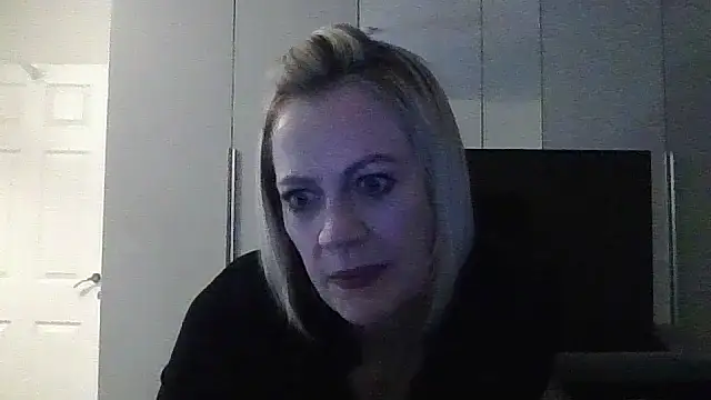 Milfshake227 online show from March 28, 11:25 pm