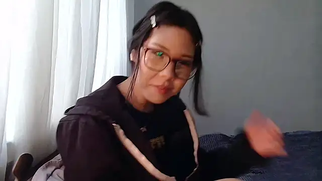 AprilOnilll online show from January 8, 7:56 am