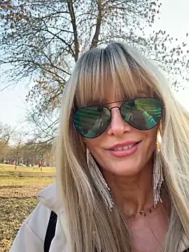 NaughtyNinky online show from March 7, 1:51 pm