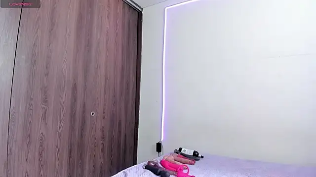 maazikeenx online show from April 10, 2:12 pm