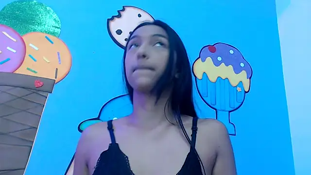 skinnysexzara18 online show from February 5, 1:52 am