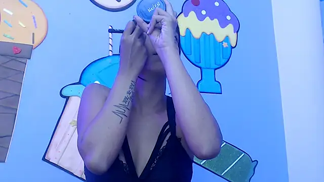 skinnysexzara18 online show from February 3, 1:27 am