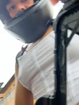 TaylorrHill online show from February 17, 8:08 pm