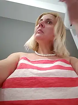 Amelia9798 online show from May 15, 6:21 pm