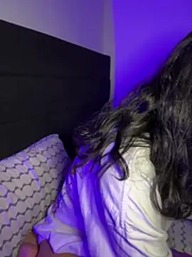 Iam Lyan  online show from March 8, 2:15 am