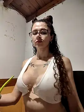 Nanucurlyxx online show from April 14, 7:36 pm