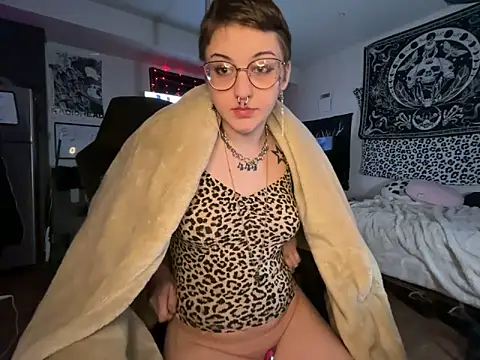 elohwelll online show from February 13, 9:00 am