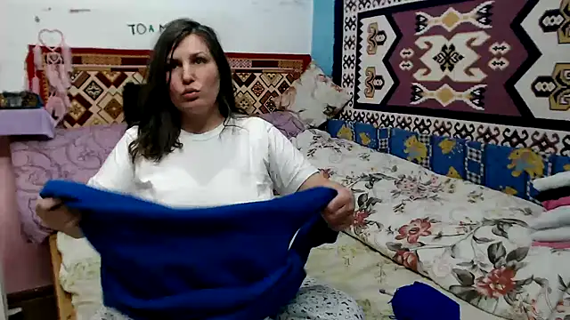 Adelinemilf online show from February 3, 9:47 am