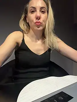 ElenaWhitmore online show from March 6, 11:33 pm