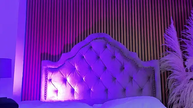 Violett hott  online show from February 15, 12:48 pm