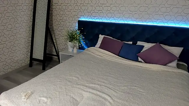 desiree doll online show from February 12, 1:18 am