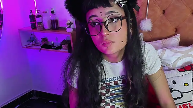 MeowMota  online show from February 7, 7:18 pm