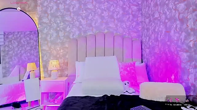 MiaTowson  online show from January 10, 3:44 am