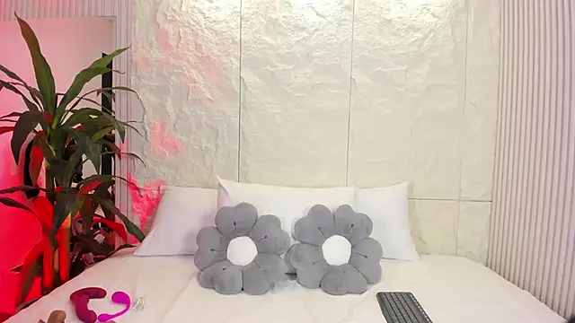 LunaKarther online show from March 29, 4:22 am