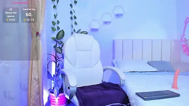 emily7  online show from February 27, 8:41 pm