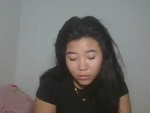 Zyeiii online show from February 4, 7:50 pm