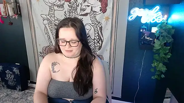 HazeyViolet333 online show from April 14, 7:47 pm