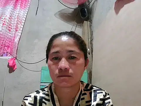 lovelyxxx88 online show from April 8, 11:45 am