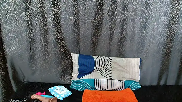 Amanda April online show from March 18, 7:30 pm