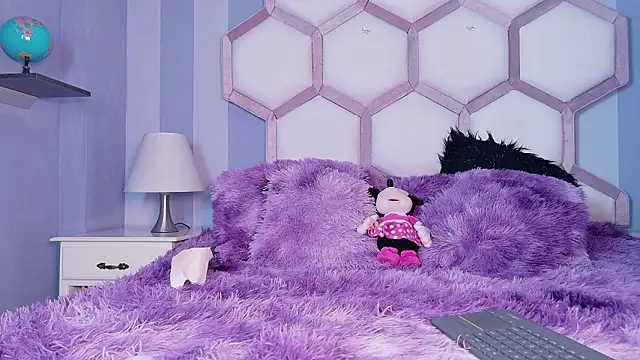 yvi taylor online show from February 4, 1:14 pm