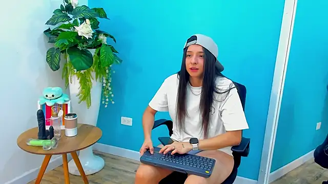 ViictoriiaSaenz online show from March 2, 4:45 am