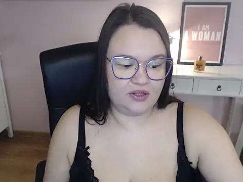 HollyDanceSoul online show from February 3, 6:40 am