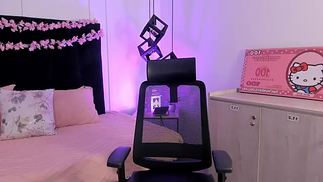 Abriil cutee online show from April 8, 2:19 pm