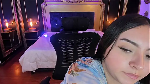 Jenifer James online show from April 13, 7:25 pm