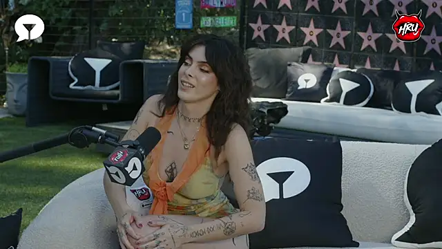 hollyrandall online show from February 28, 7:57 pm