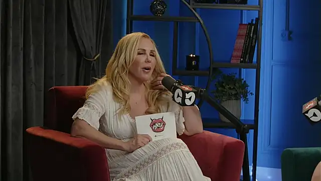 hollyrandall online show from April 16, 9:39 pm