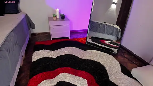 Lara reynolds  online show from April 10, 8:26 pm