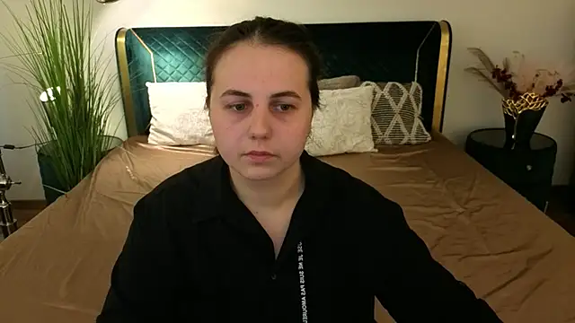 MikaFoxy online show from April 3, 5:38 am