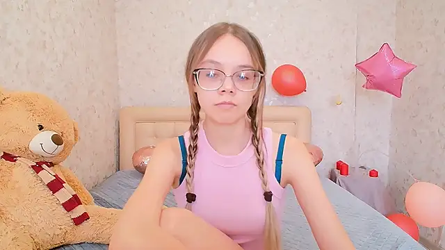 LolliStrawberry online show from March 13, 7:09 am