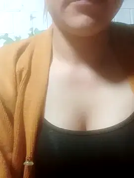 jjennyyy online show from May 18, 1:06 pm