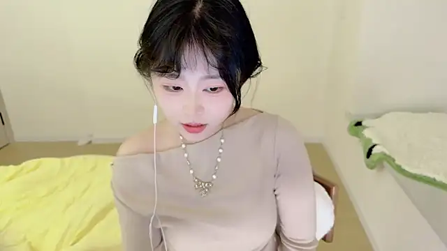 Onefiona online show from March 11, 1:36 pm