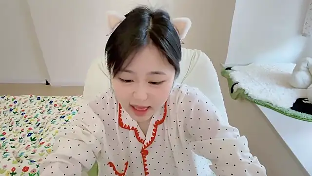 Onefiona online show from March 31, 7:30 am