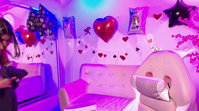 Divinee Cloe online show from February 16, 11:21 am