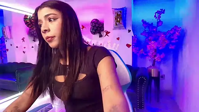 Divinee Cloe online show from February 19, 11:43 am