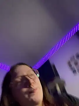 YoungLisaa18 online show from February 2, 7:46 pm