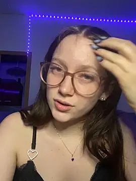 YoungLisaa18 online show from February 23, 9:25 pm