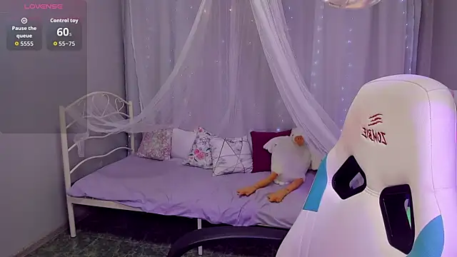 KiraDuvall online show from April 19, 5:13 pm