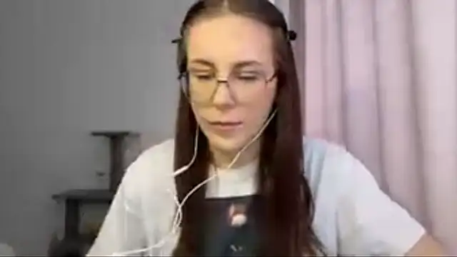 JanelleCourville online show from February 22, 11:22 am