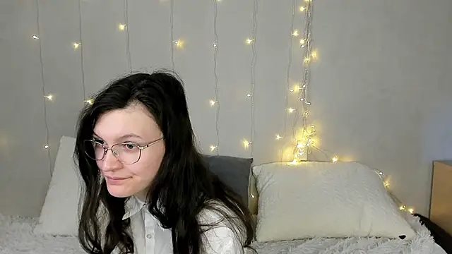 ThoraMarola online show from February 20, 6:26 am