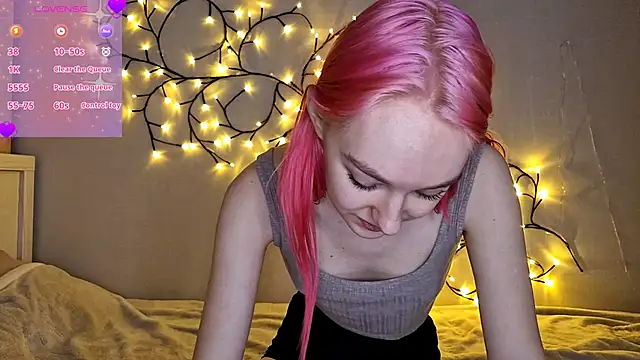 MisaMew online show from January 18, 9:05 am