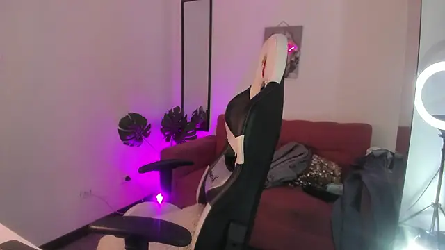 Xiomara as online show from February 24, 1:21 pm