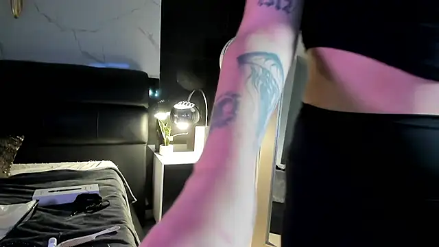 KomiCatt online show from February 17, 12:04 pm